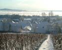 Dorf im Winter, Blick zum Petersberg